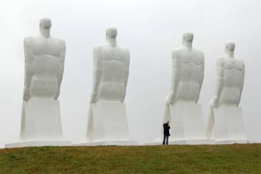 Bild: Vier-Maenner-am-Hafen-von-Esbjerg