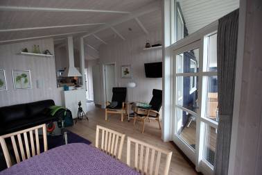 Bild: Esstisch_Terrassenblick