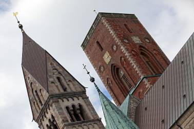 Bild: Turn-Kreuz-und-Hahn